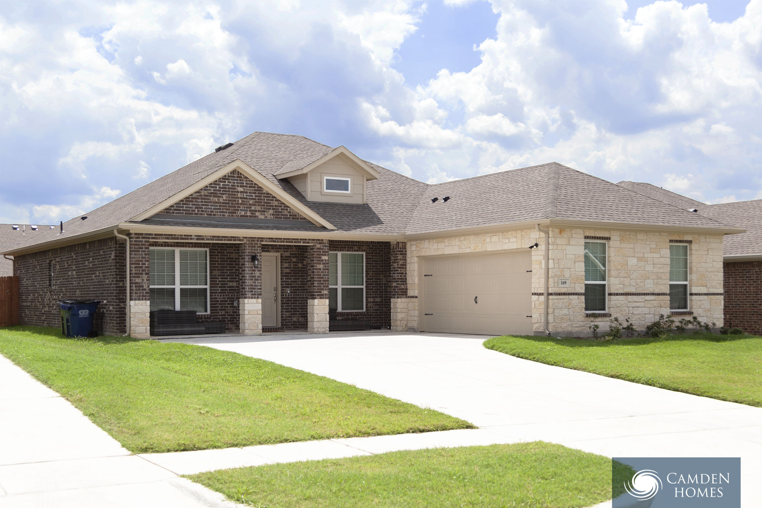 2112 Nutmeg Way